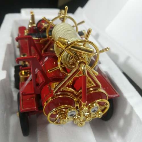 LUCKY DIE CAST 1914 FORD MODEL T SIGNATURE SERIES 1/18 FIRE ENGINE
