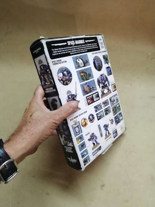 WARHAMMER 40000 BUILDING KIT COMPLETE IN BOX