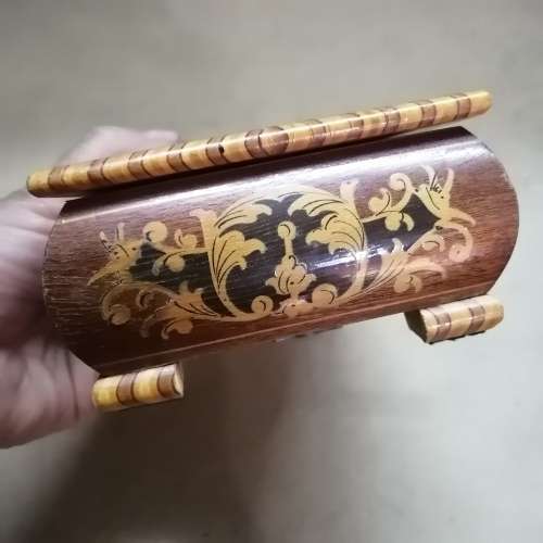 GORGEOUS VINTAGE SWISS WALNUT MUSIC BOX WITH BEAUTIFUL INLAYS - WORKING