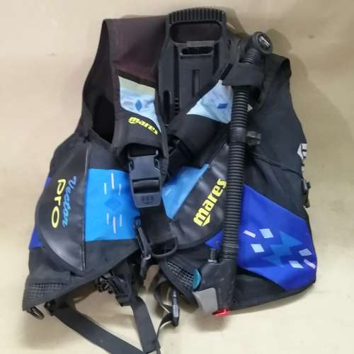 VERY EXPENSIVE MARES VECTOR PRO DIVING VEST - SIZE MEDIUM LIKE NEW