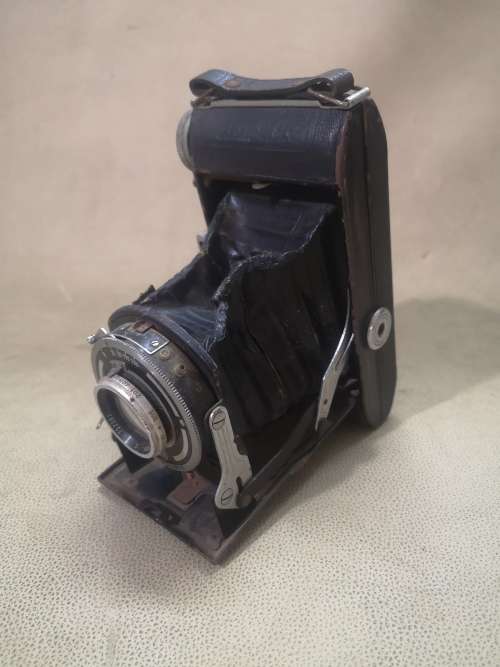 VINTAGE BALDA BALDAX FOLDING CAMERA