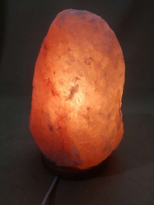 BEAUTIFUL HIMALAYAN ROCK SALT LAMP - WORKING