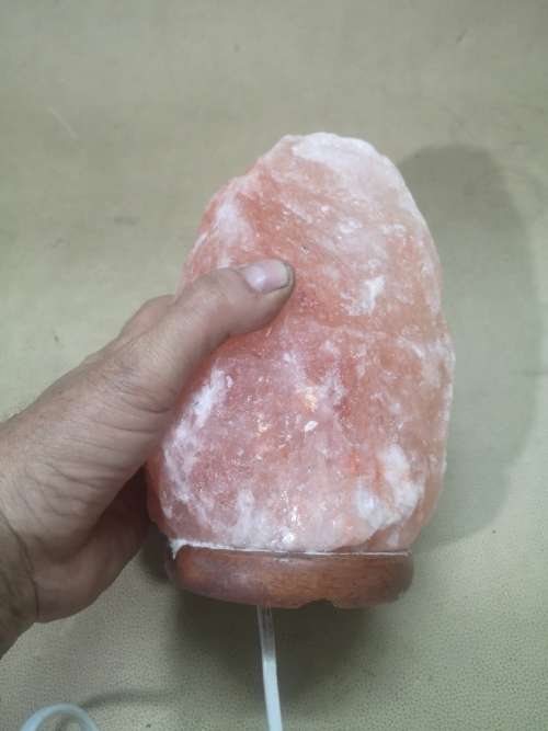 BEAUTIFUL HIMALAYAN ROCK SALT LAMP - WORKING