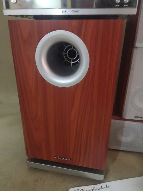MAGNIFICENT WHARFEDALE 9PCE SURROUND SOUND HOME THEATRE SYSTEM
