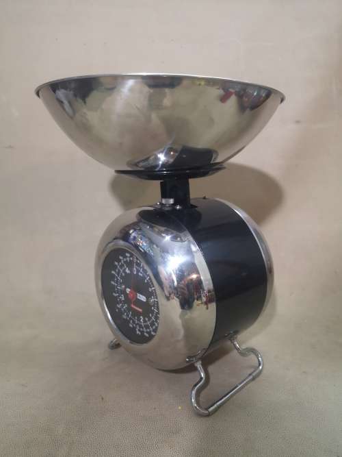 MAGNIFICENT VINTAGE TYPHOON STAINLESS STEEL KITCHEN SCALE - VERY GOOD CONDITION