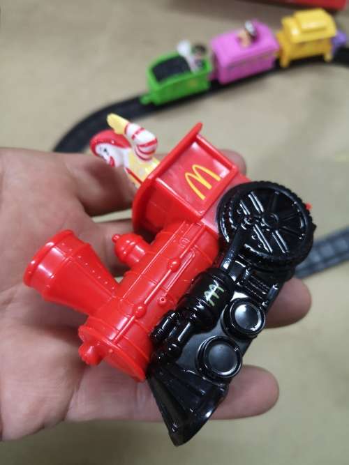 VINTAGE 1999 MCDONALDS TRAIN WITH CHARACTERS & TRACKS IN BOX