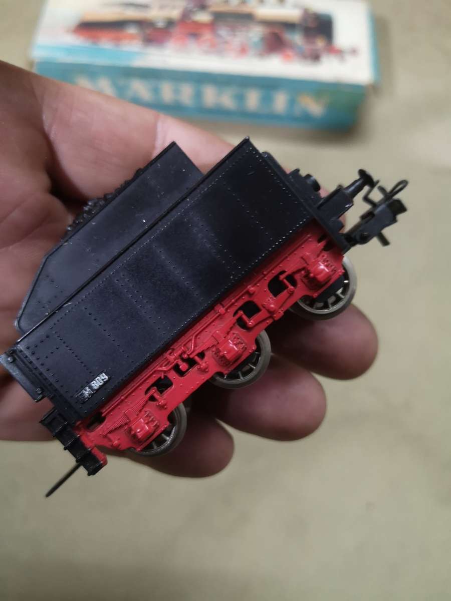 MAGNIFICENT MARKLIN LOCOMOTIVE & TENDER  GOOD WORKING CONDITION IN BOX