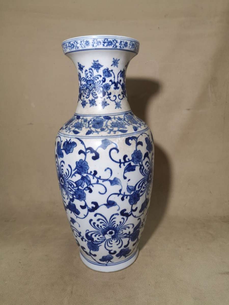 EXQUISITE GIGANTIC VINTAGE HAND PAINTED BLUE AND WHITE ORIENTAL VASE WITH ORIGINAL MARKINGS - 460MM