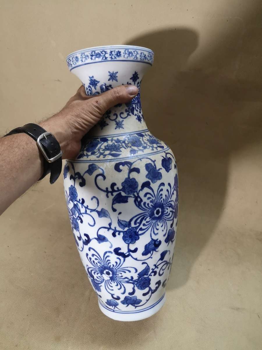 EXQUISITE GIGANTIC VINTAGE HAND PAINTED BLUE AND WHITE ORIENTAL VASE WITH ORIGINAL MARKINGS - 460MM
