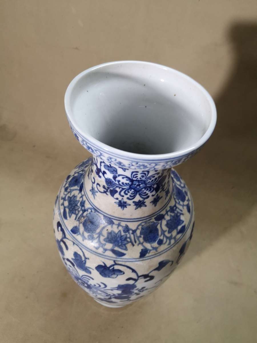 EXQUISITE GIGANTIC VINTAGE HAND PAINTED BLUE AND WHITE ORIENTAL VASE WITH ORIGINAL MARKINGS - 460MM