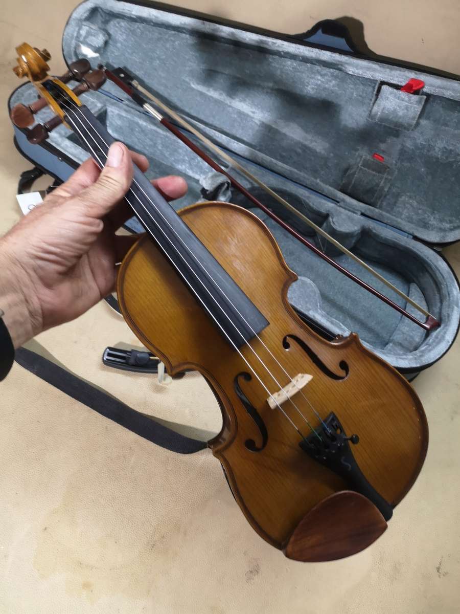Complete Stentor Student 1 Violin 1/2 Size