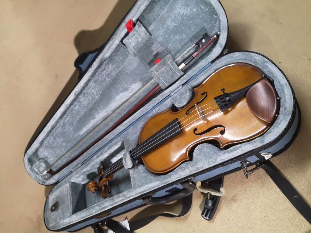 Complete Stentor Student 1 Violin 1/2 Size