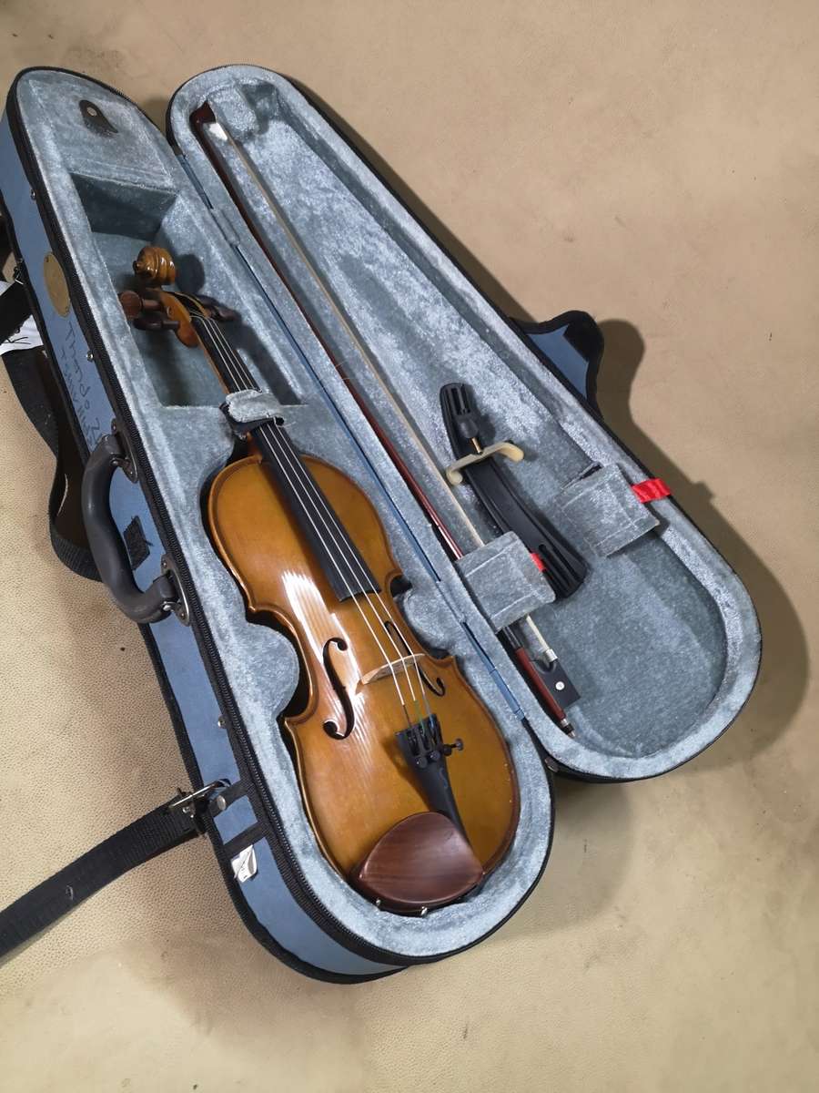 Complete Stentor Student 1 Violin 1/2 Size