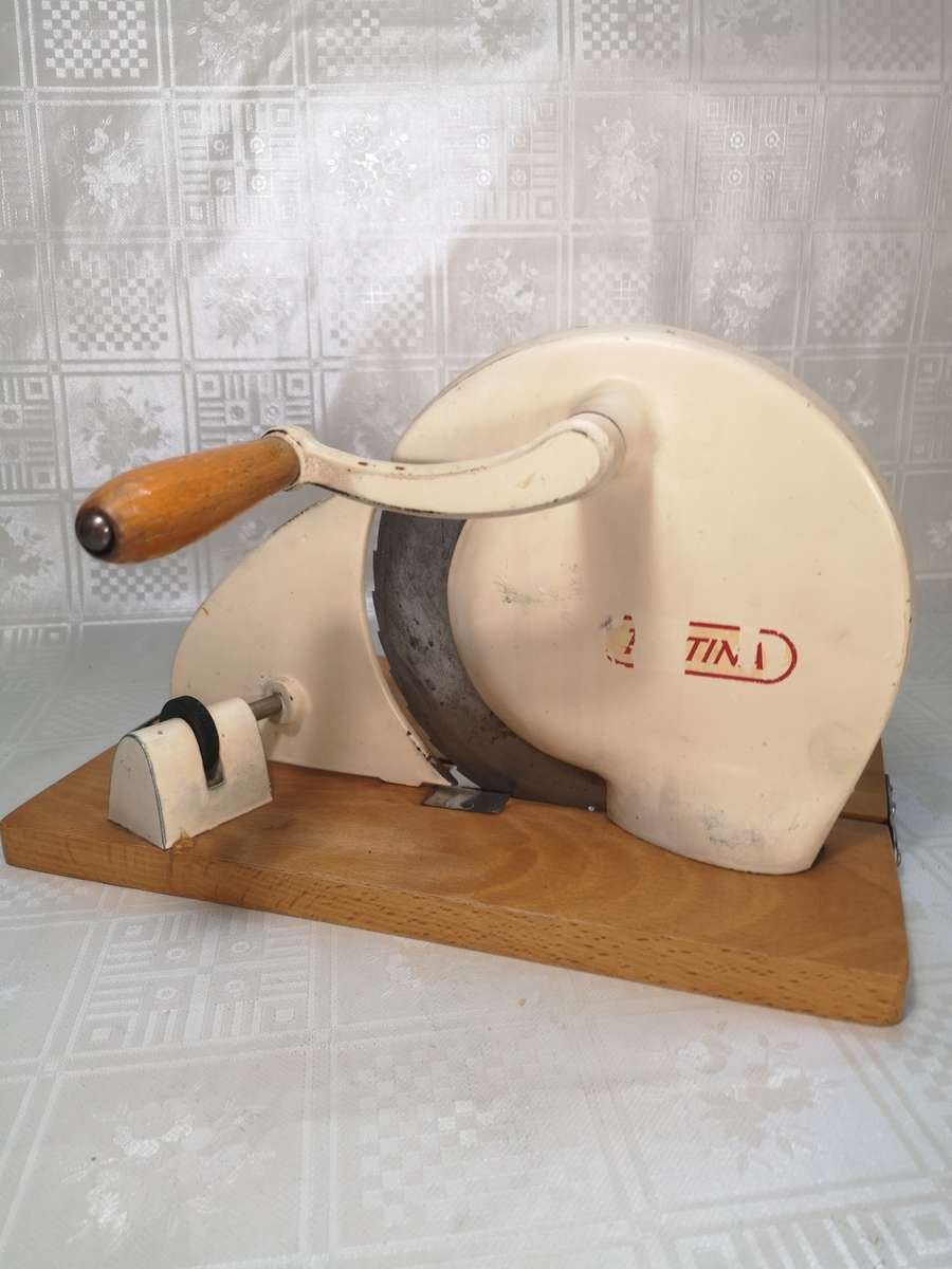 VINTAGE ENAMEL BREAD SLICER (WORKING CONDITION)