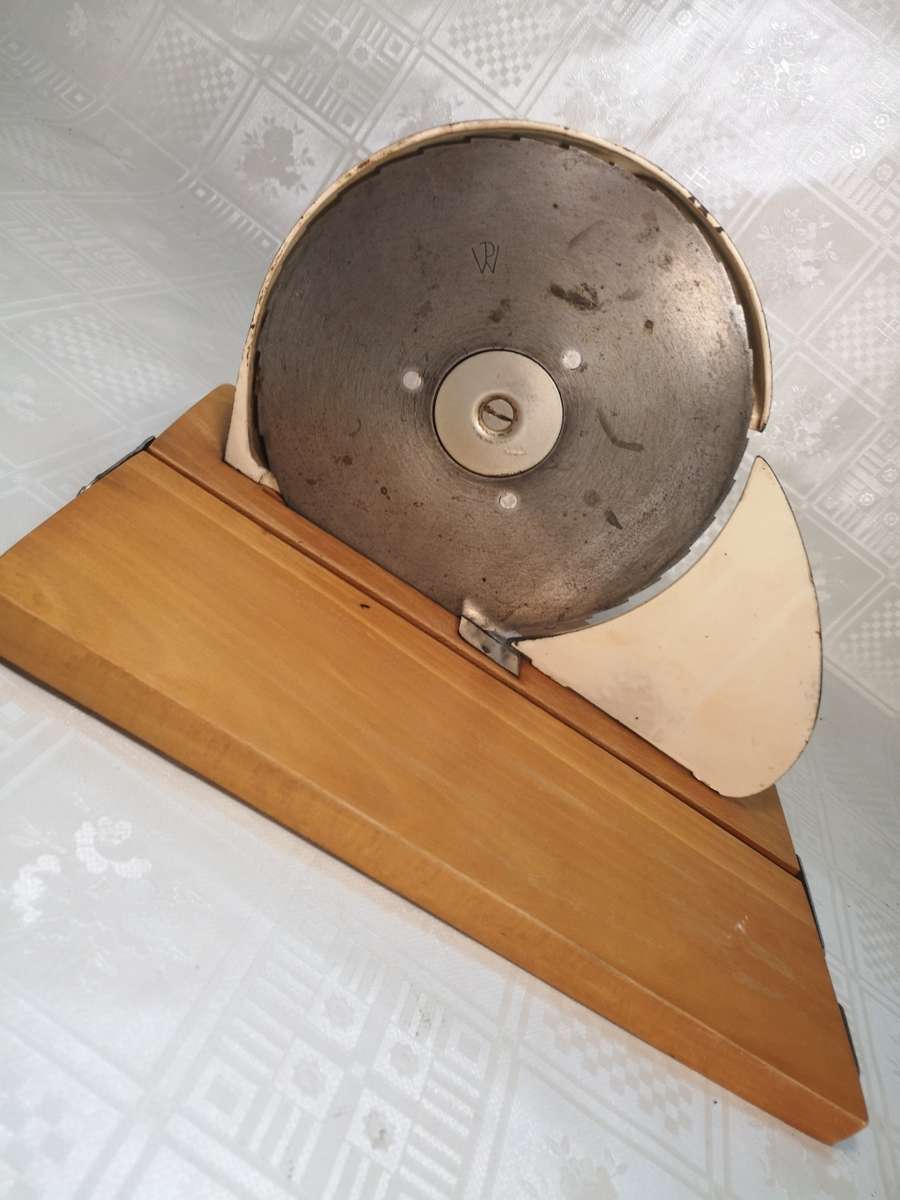 VINTAGE ENAMEL BREAD SLICER (WORKING CONDITION)