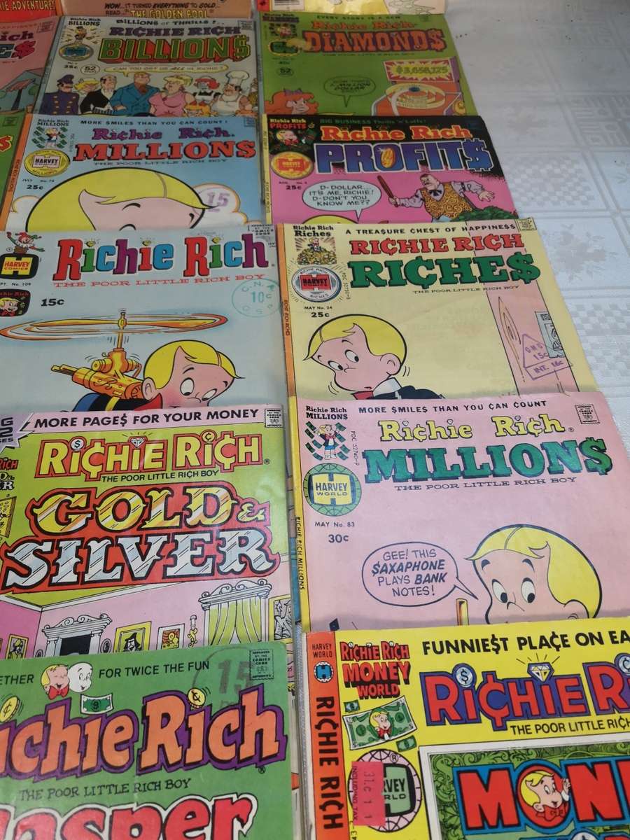 HUGE COLLECTION OF VINTAGE RICHIE RICH COMIC BOOKS