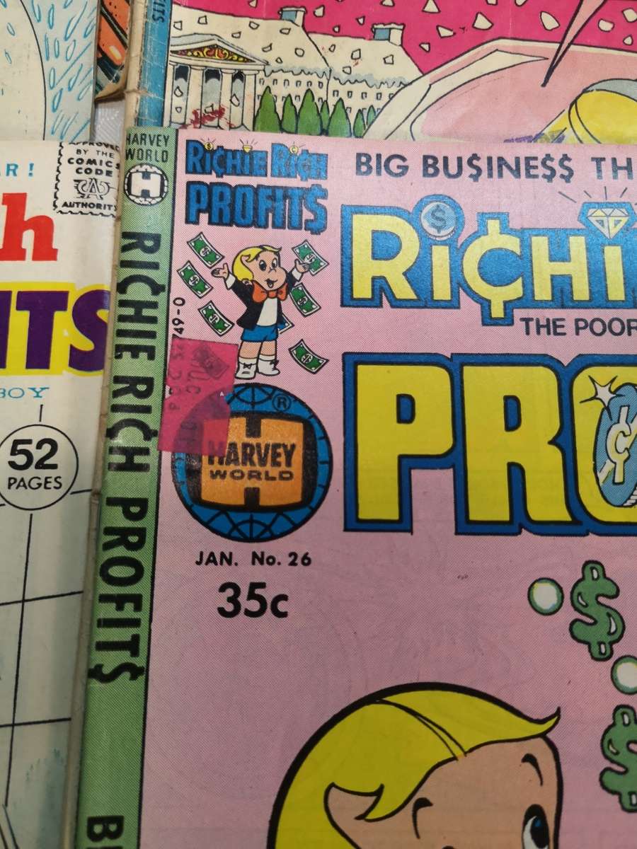HUGE COLLECTION OF VINTAGE RICHIE RICH COMIC BOOKS