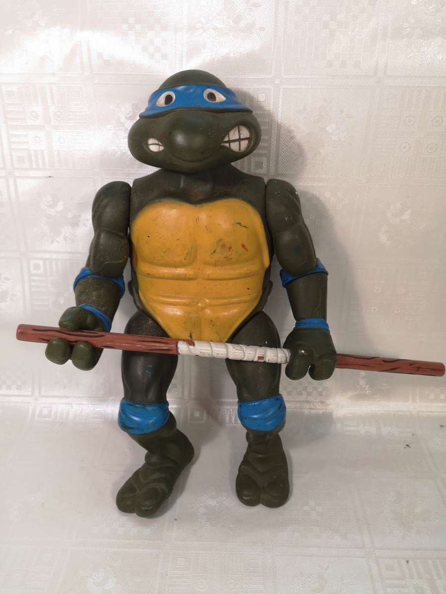 GIANT VINTAGE 1988 NINJA TURTLES LEONARDO BY PLAYMATES TOYS - MIRAGE STUDIOS 1 OF 2