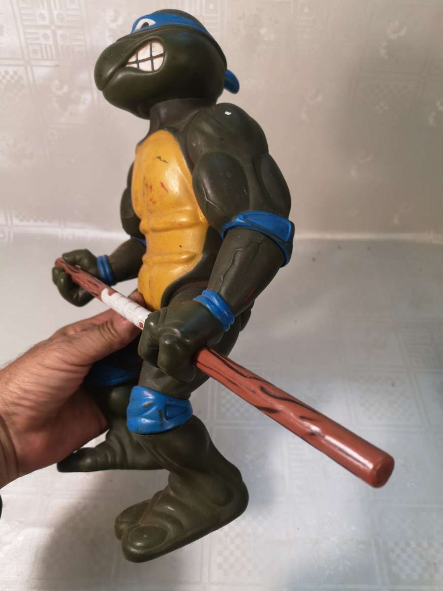 GIANT VINTAGE 1988 NINJA TURTLES LEONARDO BY PLAYMATES TOYS - MIRAGE STUDIOS 1 OF 2