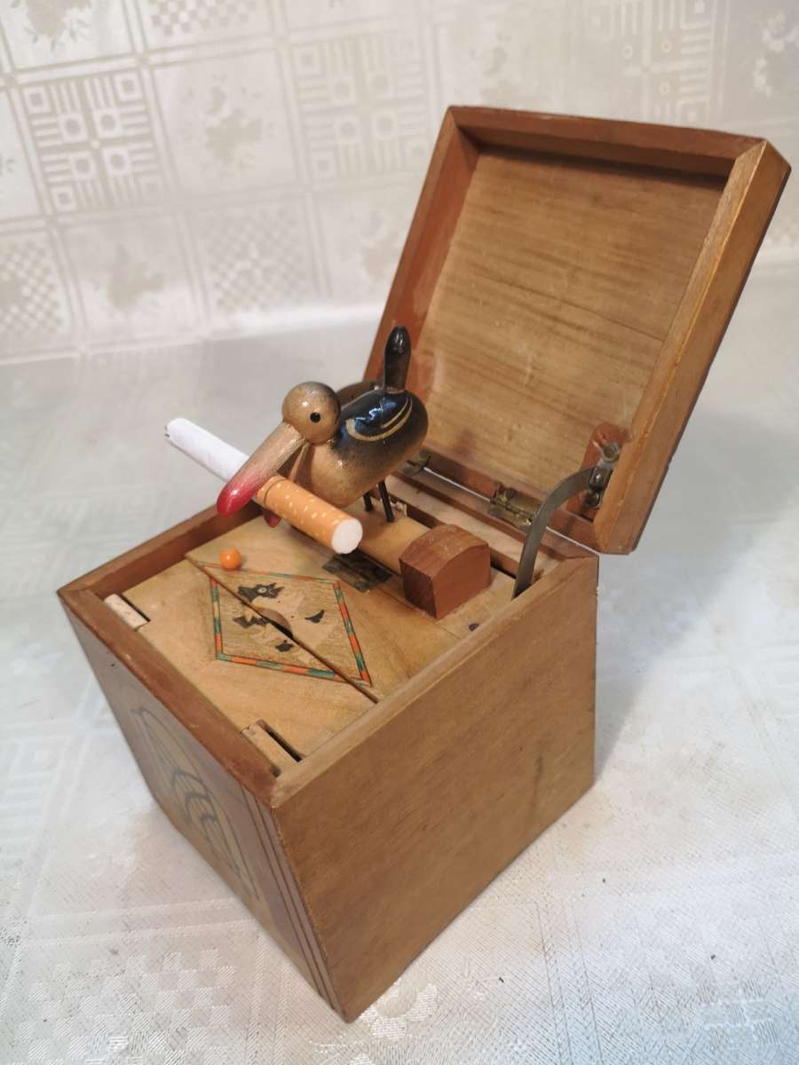 ANTIQUE MECHANICAL CIGARETTE DISPENSER BOX MARQUETRY INLAY WITH ANIMATED TUNE
