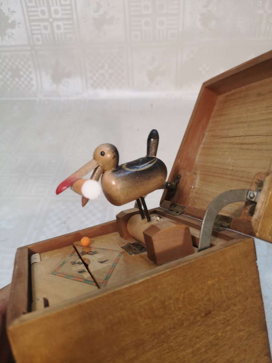 ANTIQUE MECHANICAL CIGARETTE DISPENSER BOX MARQUETRY INLAY WITH ANIMATED TUNE