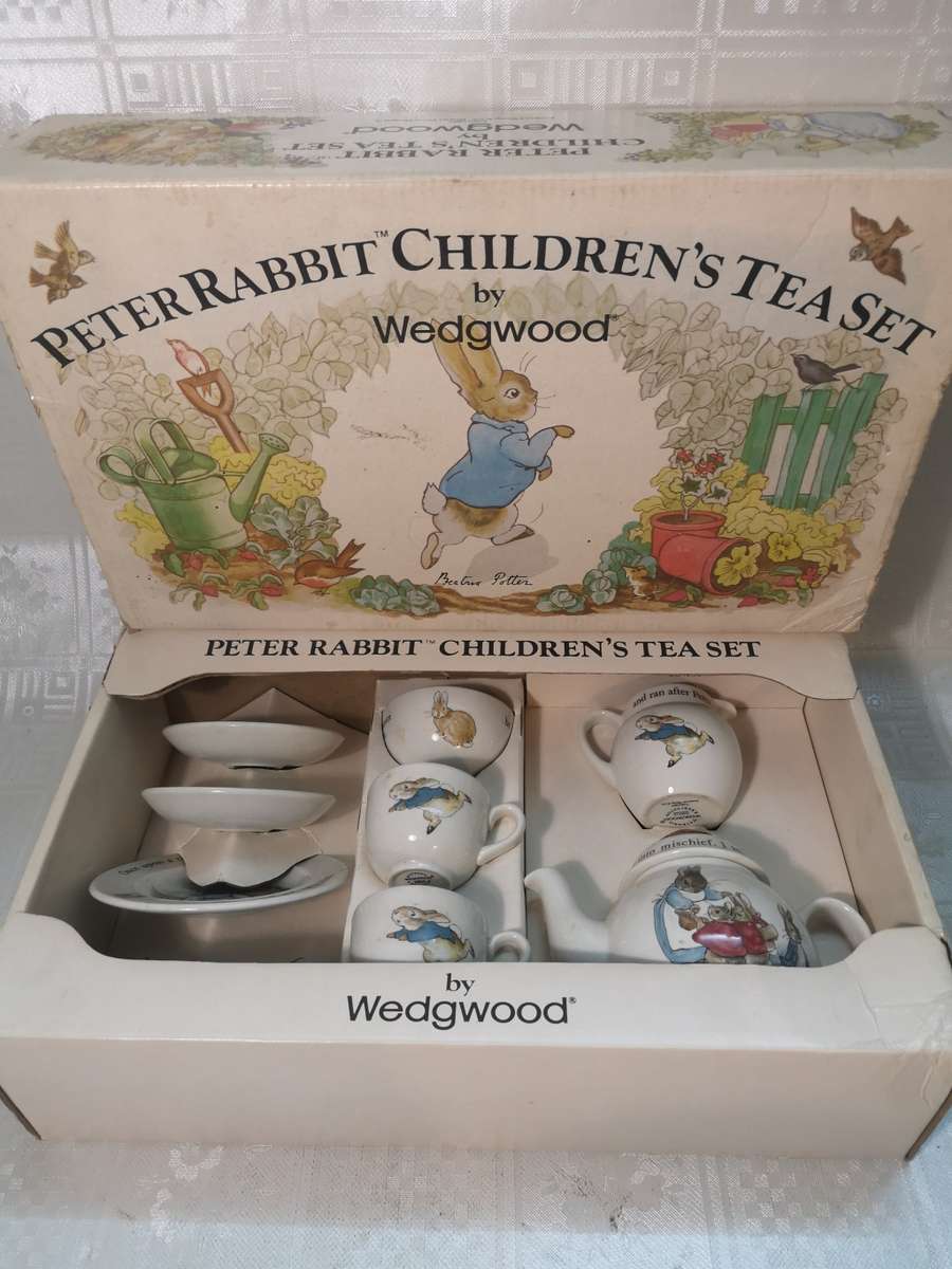 VINTAGE WEDGWOOD CHILDS POTTER PETER RABBIT 10 PIECE TEA SET - MINT IN ORIGINAL BOX