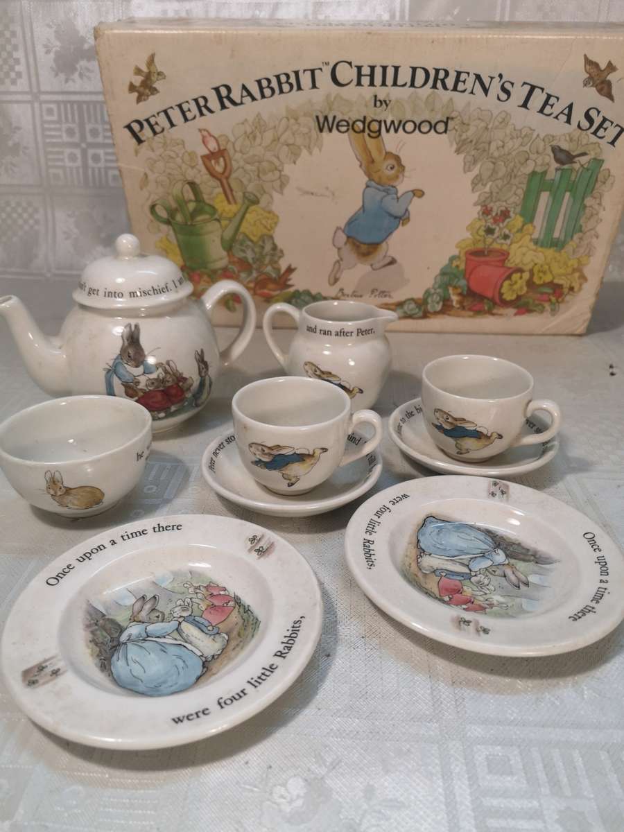 VINTAGE WEDGWOOD CHILDS POTTER PETER RABBIT 10 PIECE TEA SET - MINT IN ORIGINAL BOX