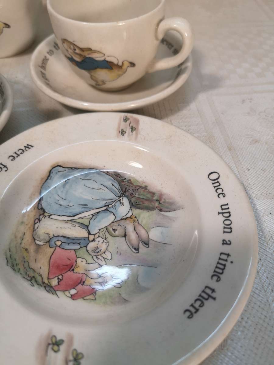VINTAGE WEDGWOOD CHILDS POTTER PETER RABBIT 10 PIECE TEA SET - MINT IN ORIGINAL BOX