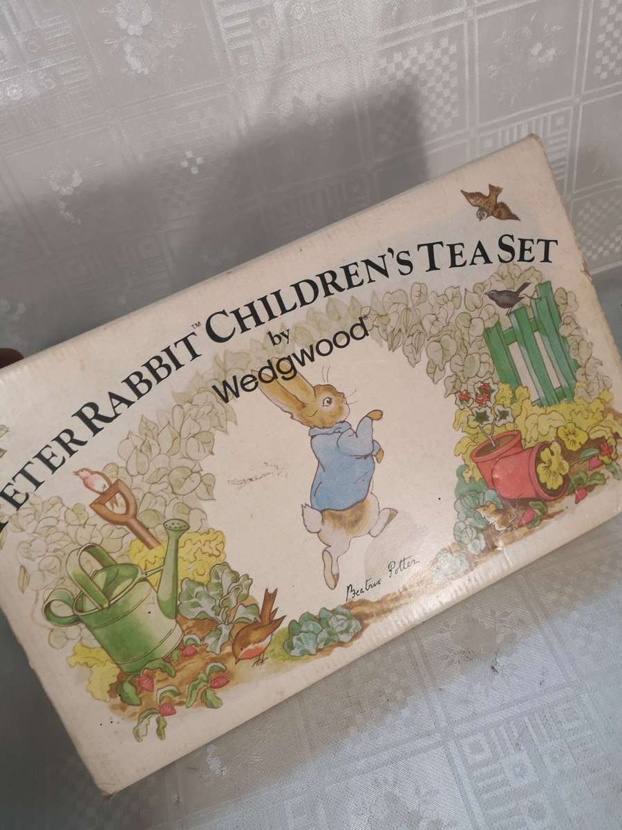 VINTAGE WEDGWOOD CHILDS POTTER PETER RABBIT 10 PIECE TEA SET - MINT IN ORIGINAL BOX