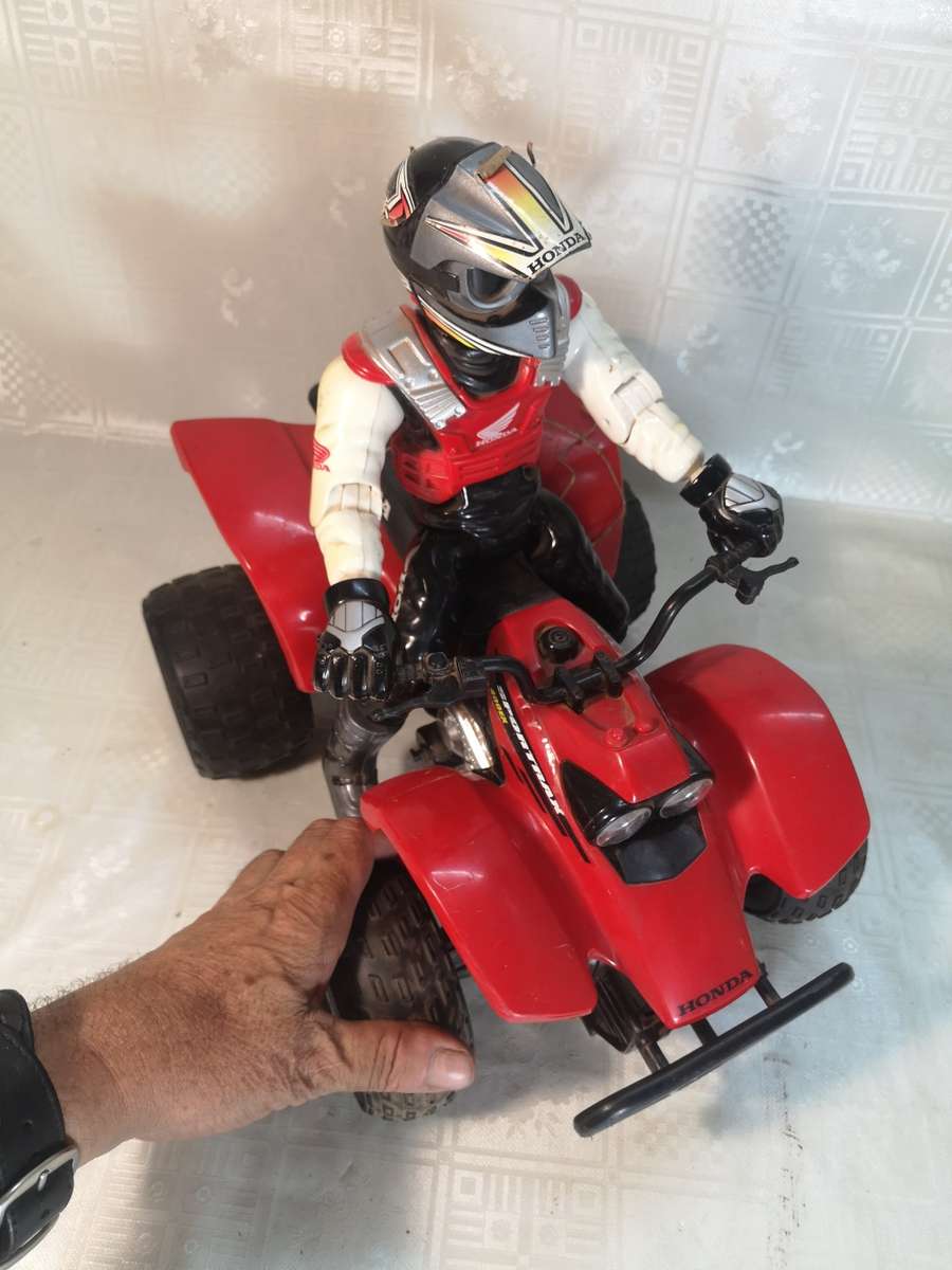 LARGE EZTEC HONDA SPORTRAX 400EX RADIO CONTROL 4 WHEELER RC ATV 1 OF 2 ON AUCTION NOW