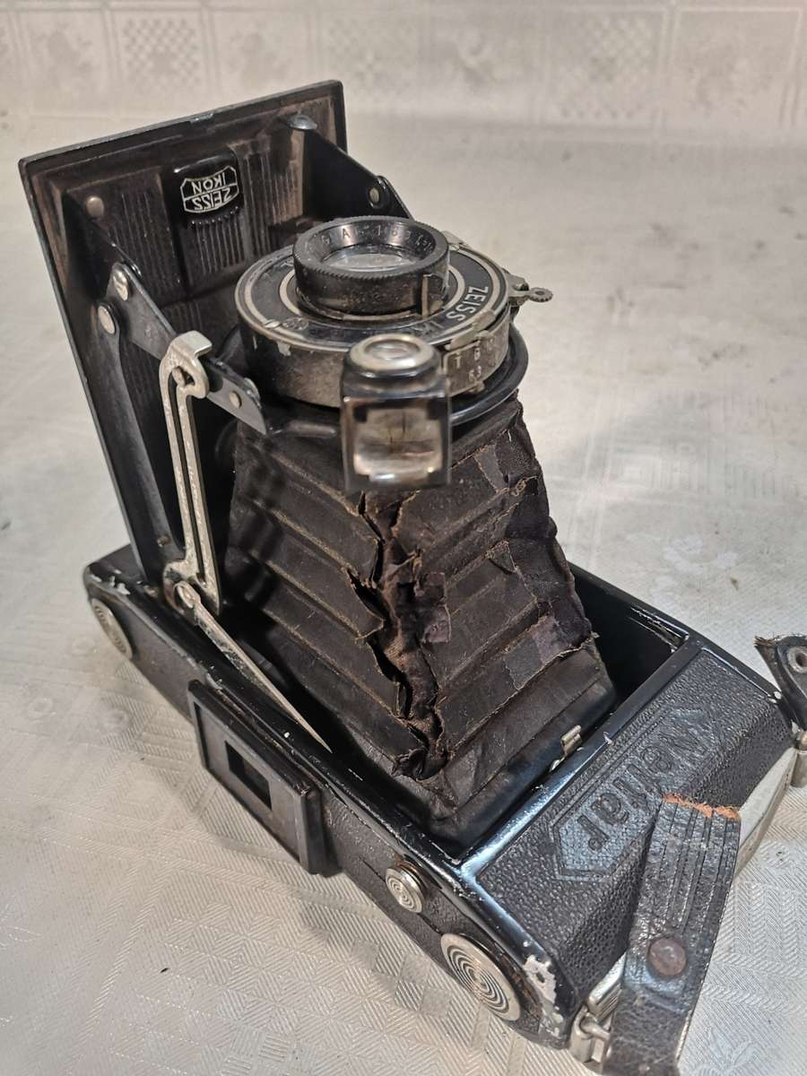 VINTAGE ZEISS IKON FOLDING CAMERA