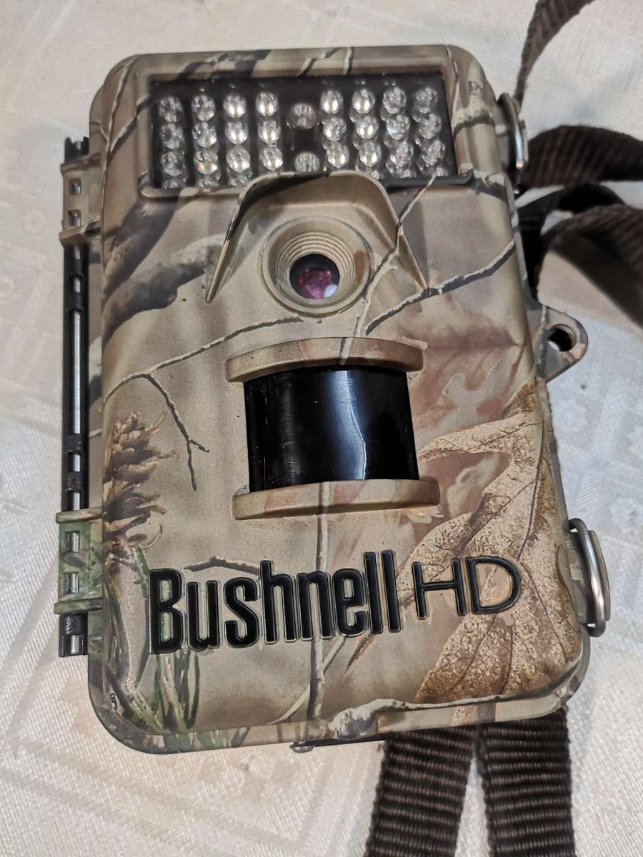 BUSHNELL TROPHY CAM HD TRAIL CAMERA - MODEL 119447 - TESTED WORKING