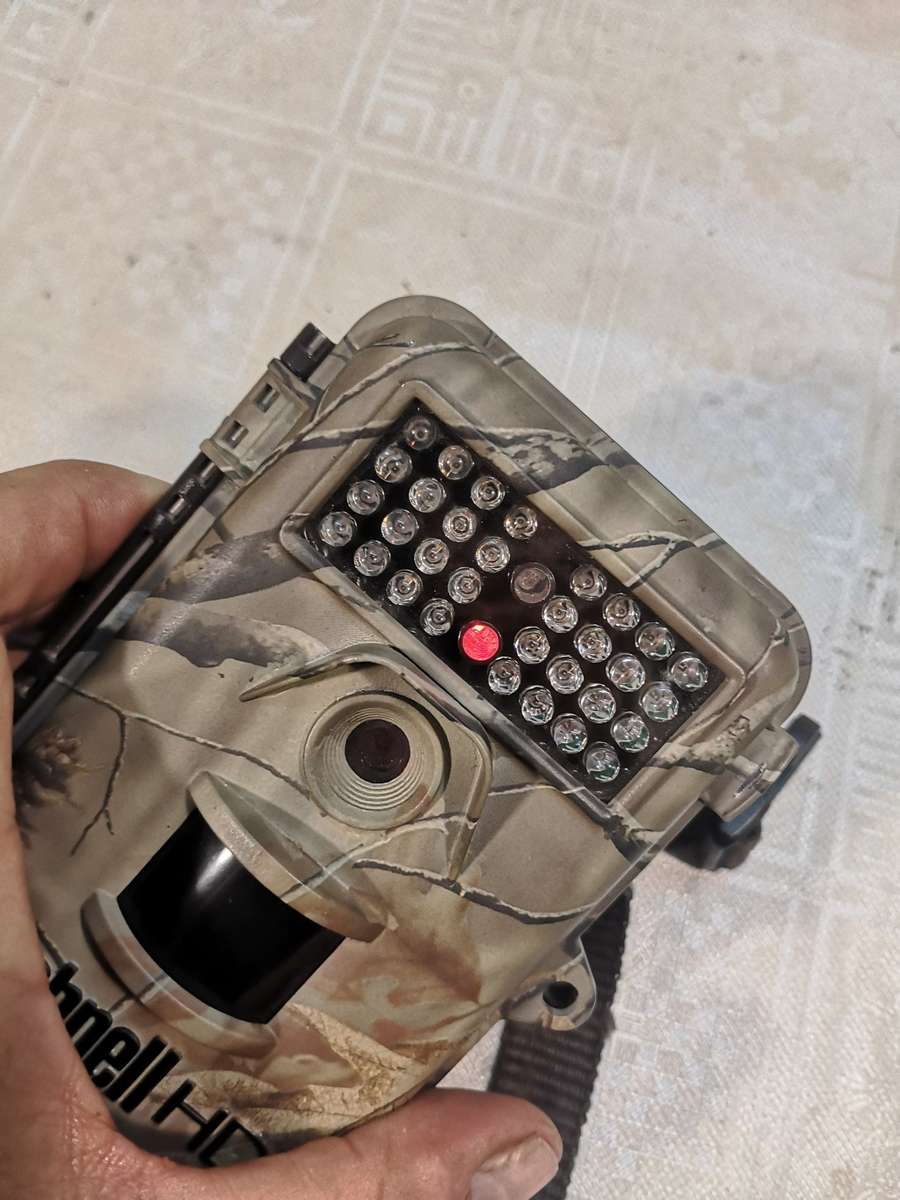 BUSHNELL TROPHY CAM HD TRAIL CAMERA - MODEL 119447 - TESTED WORKING