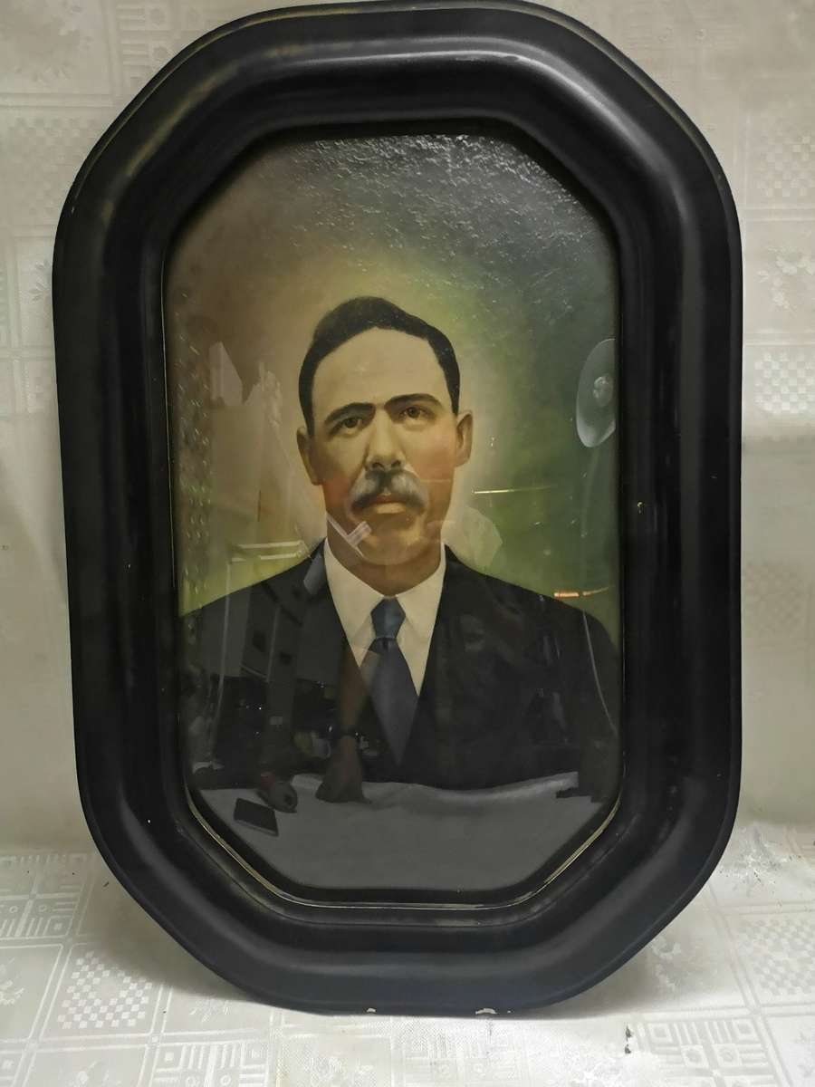 ANTIQUE VICTORIAN WOOD CONVEX BUBBLE GLASS FRAMED PHOTO