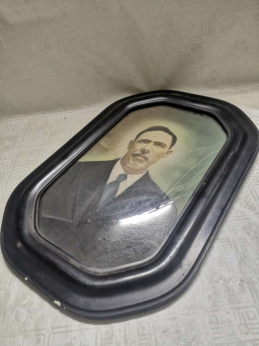 ANTIQUE VICTORIAN WOOD CONVEX BUBBLE GLASS FRAMED PHOTO