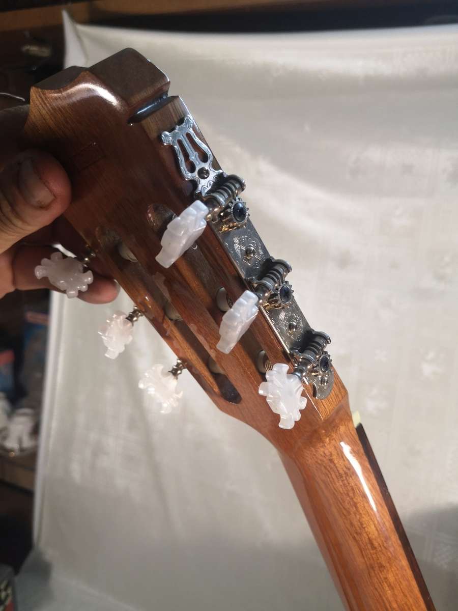 VINTAGE JAPANESE ACOUSTIC GUITAR IN A BEAUTIFUL CASE