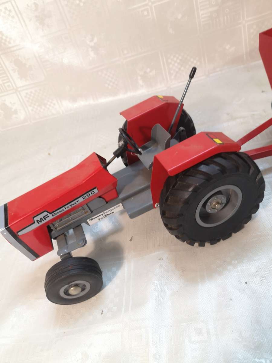 ORIGINAL STRIKE TOYS MODEL MASSEY FERGUSON 290 TRACTOR AND TRAILER - LIKE NEW