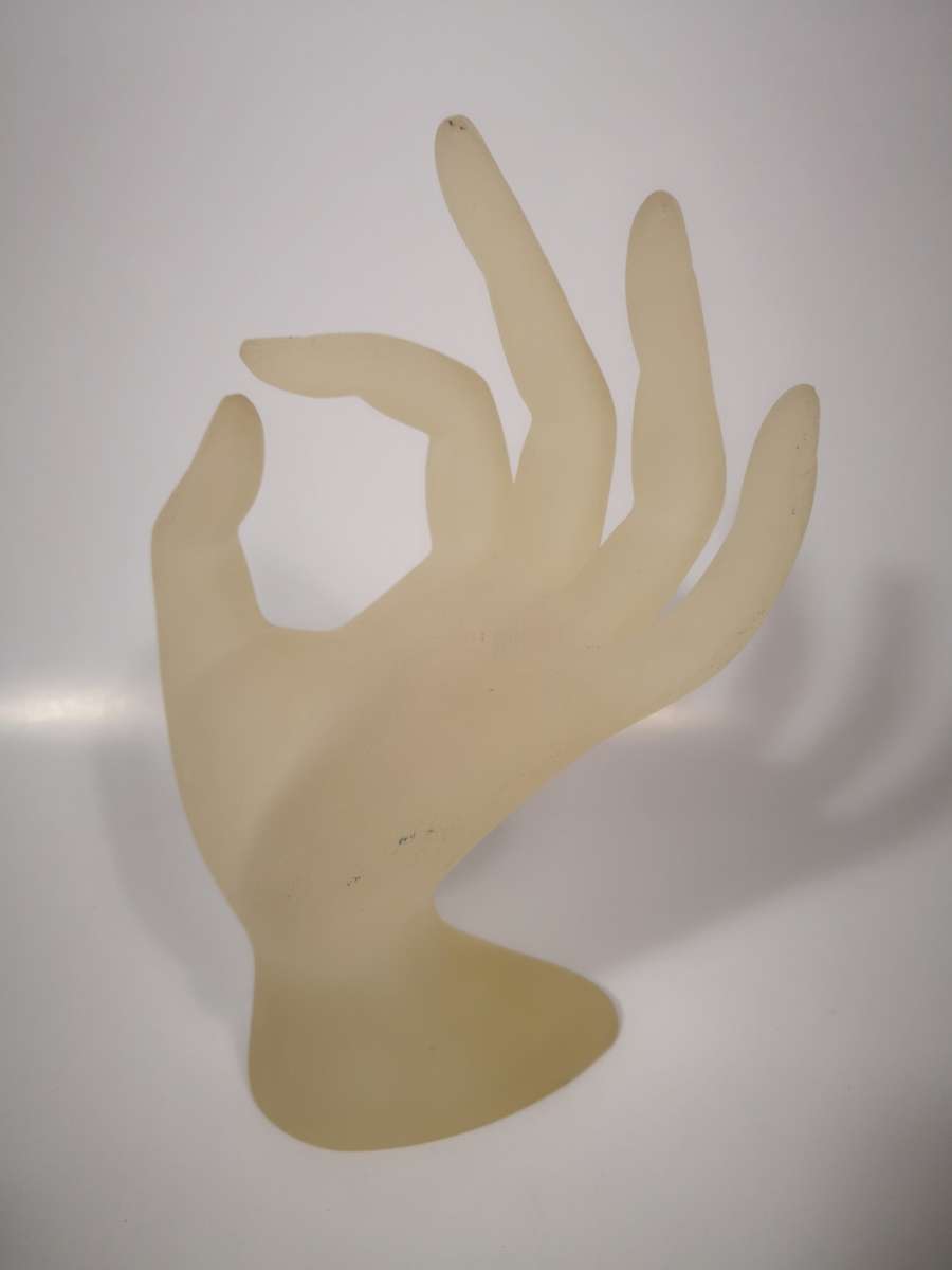 FROSTED GLASS RING DISPLAY STAND