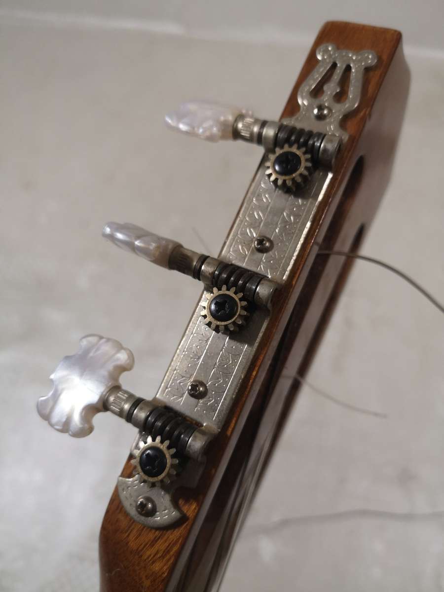 BEAUTIFUL HONDO H90N HALF SIZE CLASSICAL GUITAR