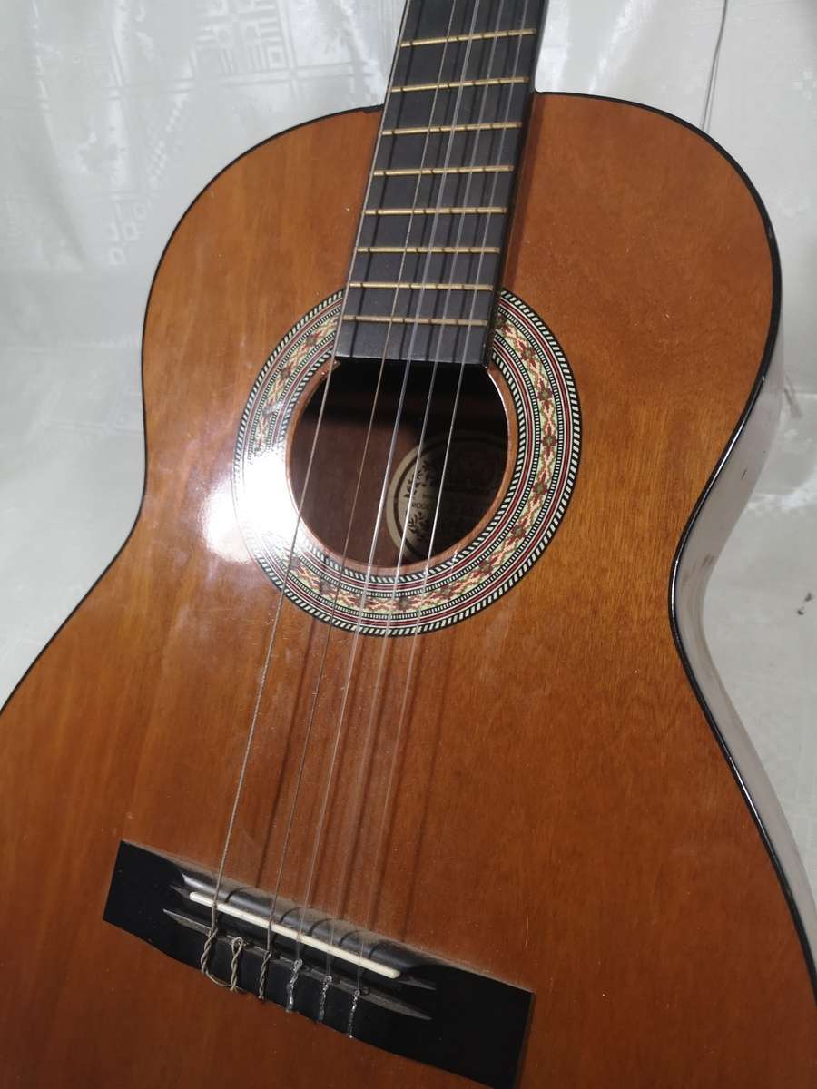 BEAUTIFUL HONDO H90N HALF SIZE CLASSICAL GUITAR