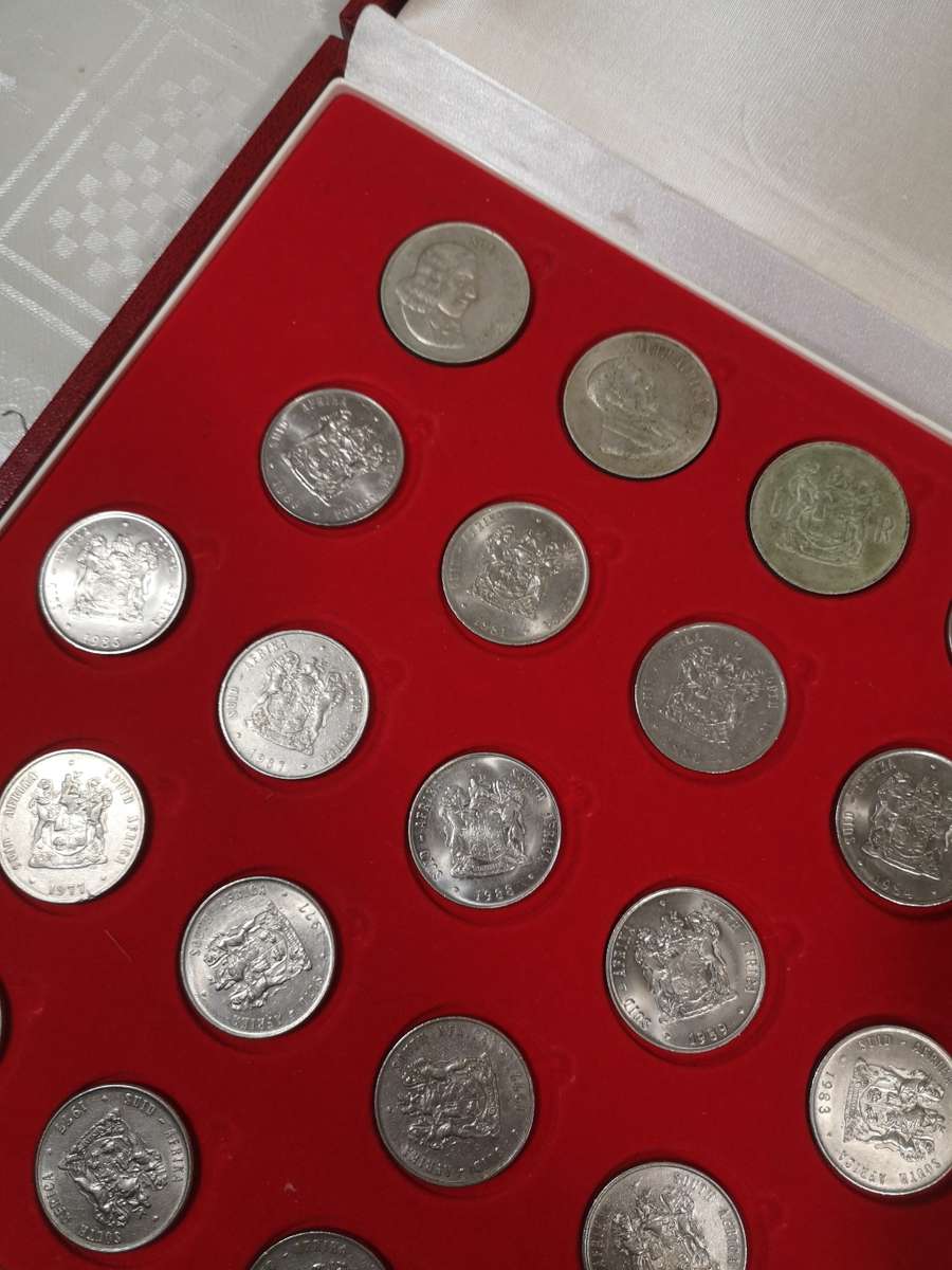 MASSIVE COLLECTION OF VINTAGE R1 COINS IN A MAGNIFICENT DISPLAY CASE