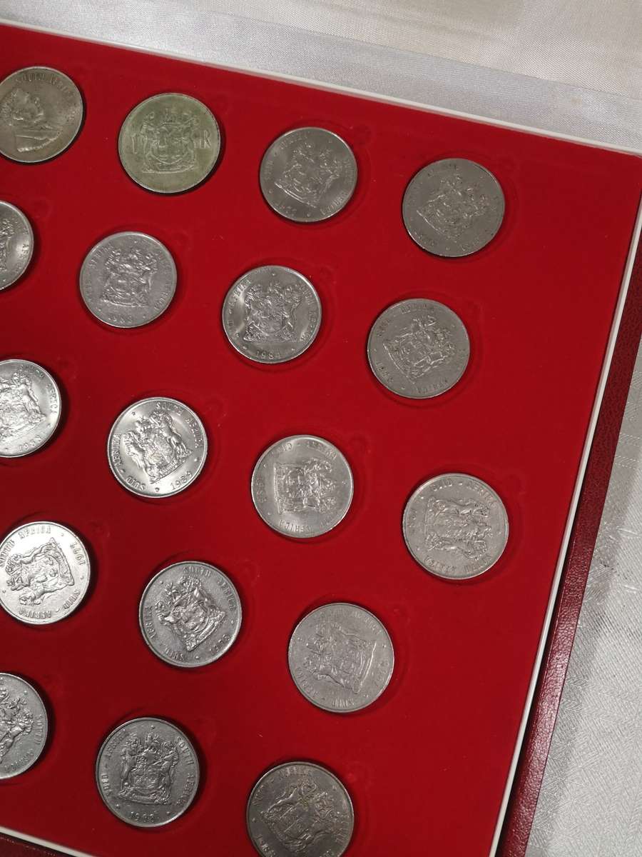 MASSIVE COLLECTION OF VINTAGE R1 COINS IN A MAGNIFICENT DISPLAY CASE