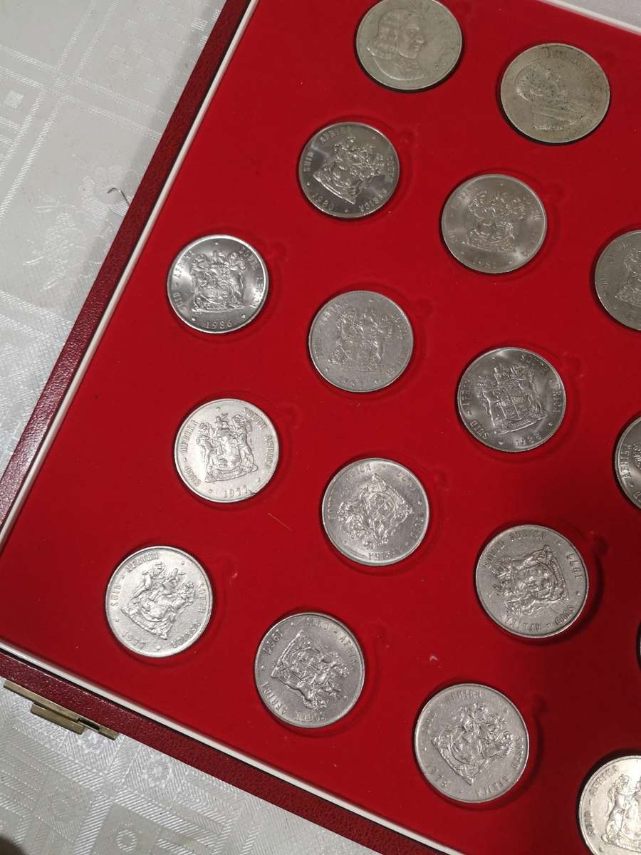MASSIVE COLLECTION OF VINTAGE R1 COINS IN A MAGNIFICENT DISPLAY CASE
