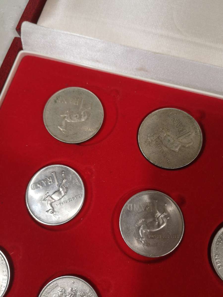 MASSIVE COLLECTION OF VINTAGE R1 COINS IN A MAGNIFICENT DISPLAY CASE