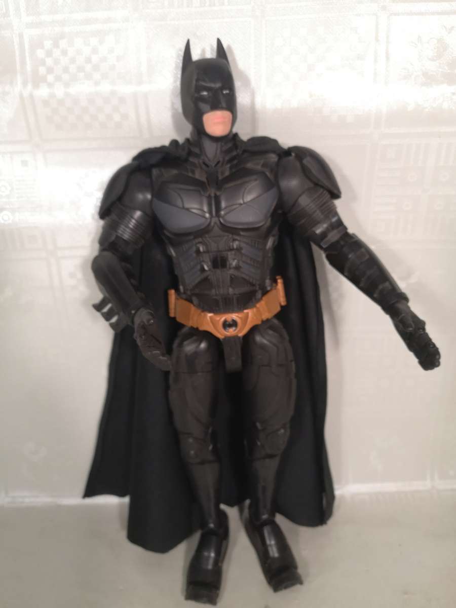 VERY LARGE BATTERY OPERATED BATMAN DARK KNIGHT ACTION FIGURE (TESTED WORKING TALKS & MOVES)