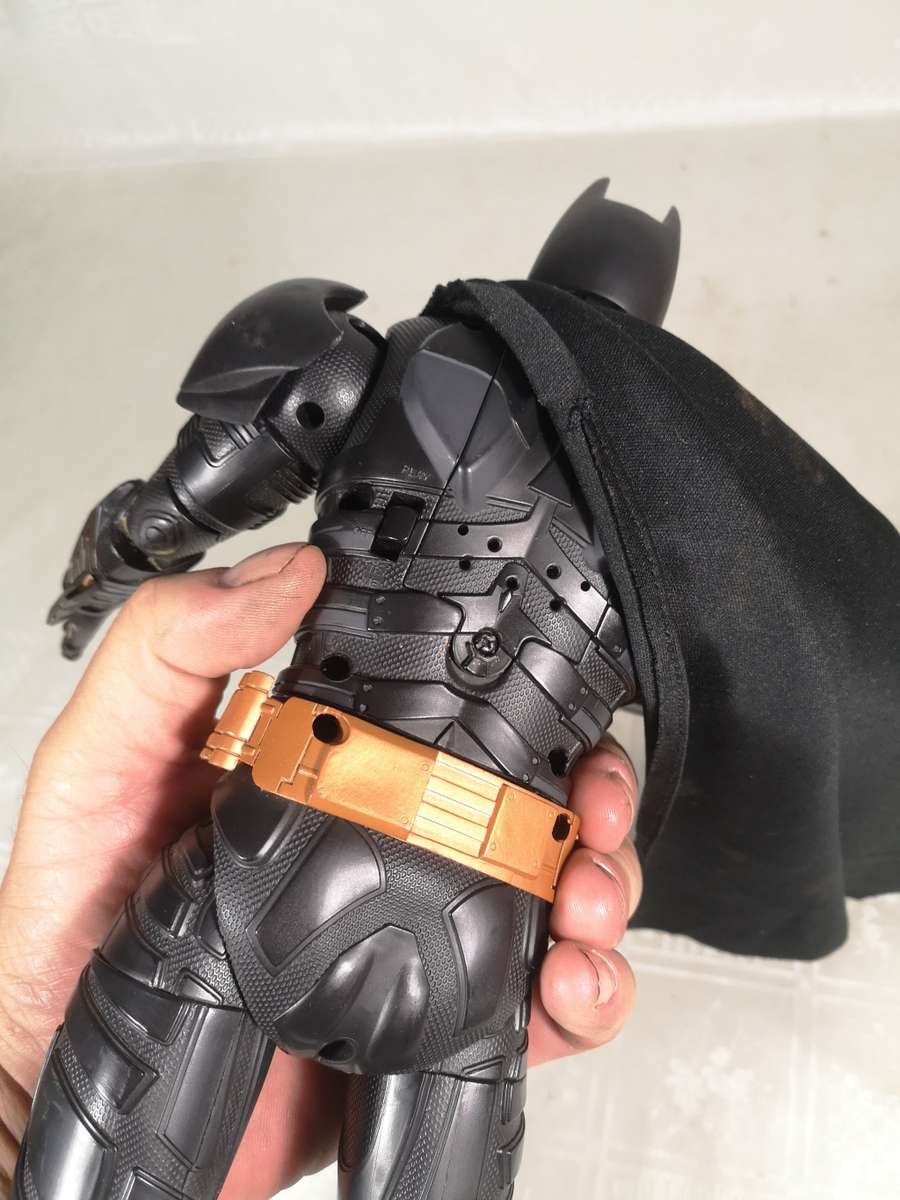 VERY LARGE BATTERY OPERATED BATMAN DARK KNIGHT ACTION FIGURE (TESTED WORKING TALKS & MOVES)