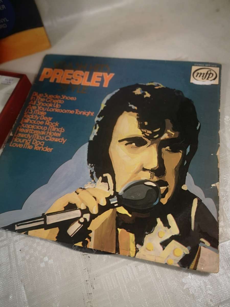 STUNNING ELVIS FIGURINE AND LP COLLECTION