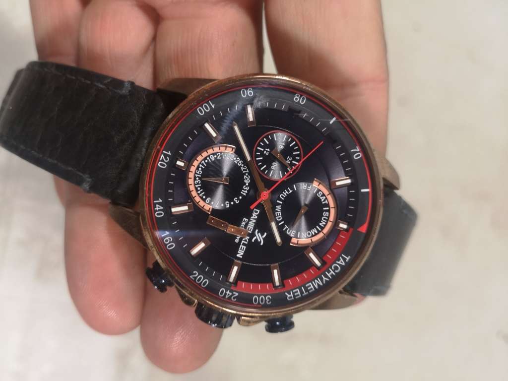 STUNNING DANIEL KLEIN ANALOG MENS WATCH WITH LEATHER STRAP - LIKE NEW