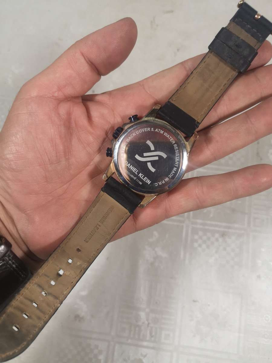 STUNNING DANIEL KLEIN ANALOG MENS WATCH WITH LEATHER STRAP - LIKE NEW