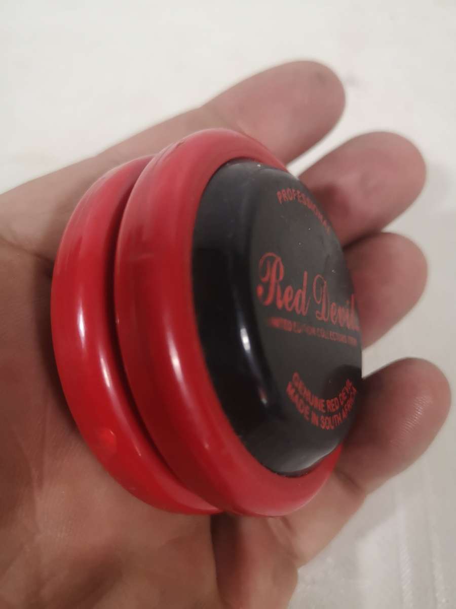 RARE!!! Original Genuine Red Devil Black Limited Edition Yo Yo!!!!